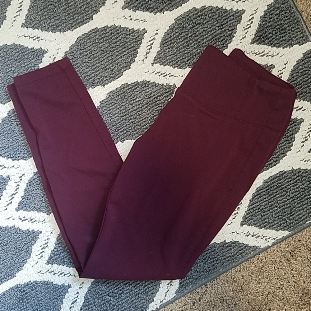 Skinny pull on maroon pants